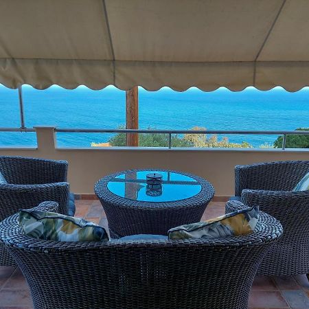 Golden Sunrise Apartment Gythio Bagian luar foto
