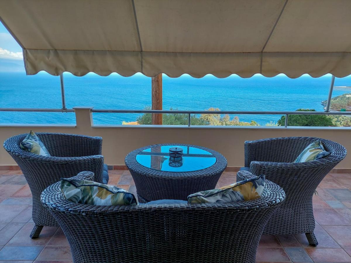 Golden Sunrise Apartment Gythio Bagian luar foto