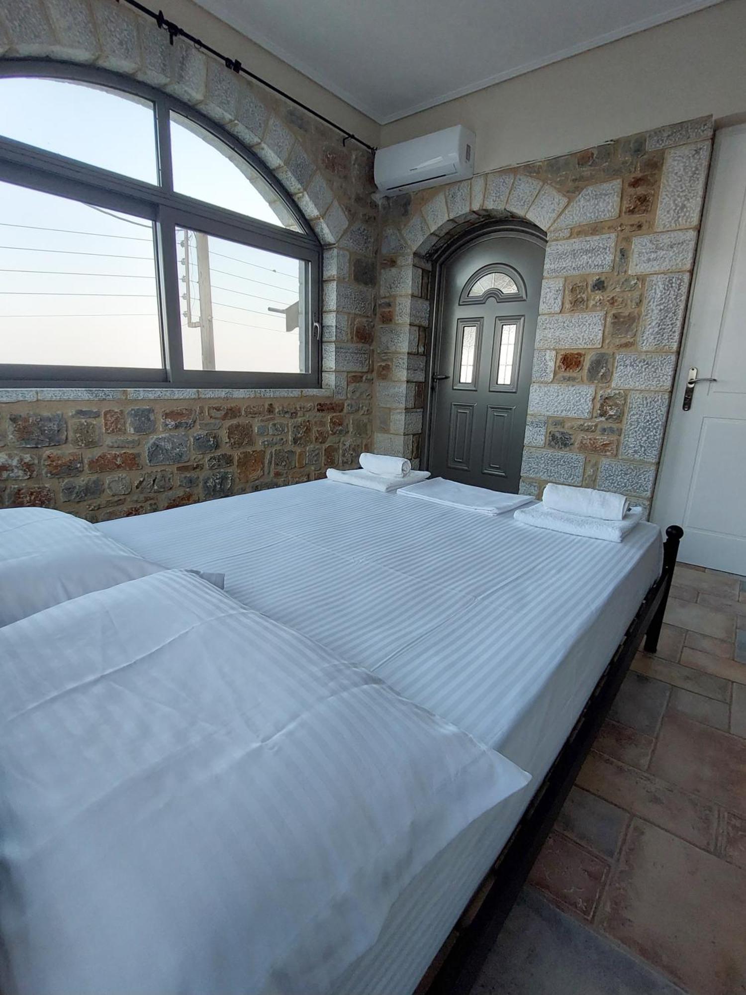 Golden Sunrise Apartment Gythio Bagian luar foto